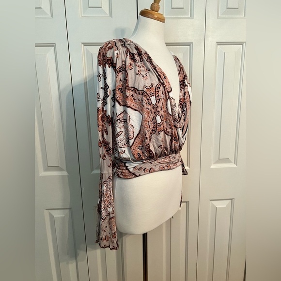 FREE PEOPLE FIONA PAISLEY WRAP TOP (Soft) W/ DEEP V NECK & BELL SLEEVES Sz XS - Picture 6 of 11